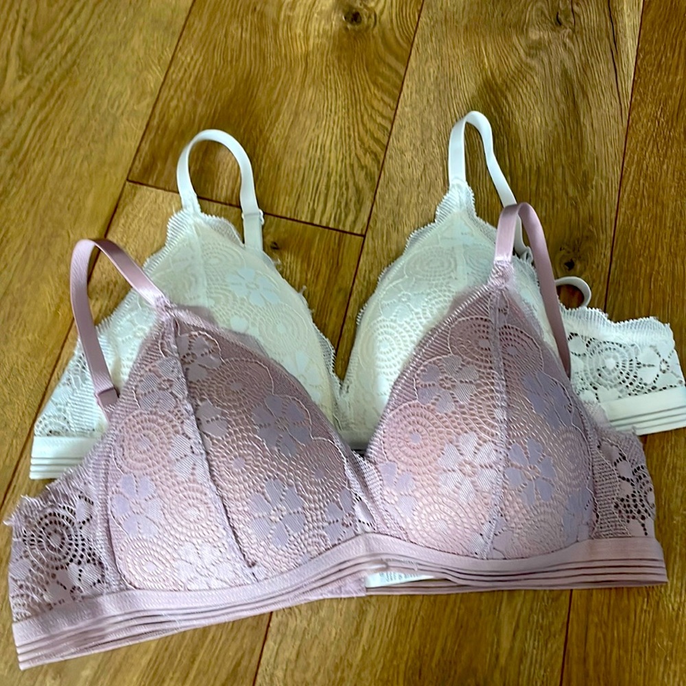 Set of 2 lace bras